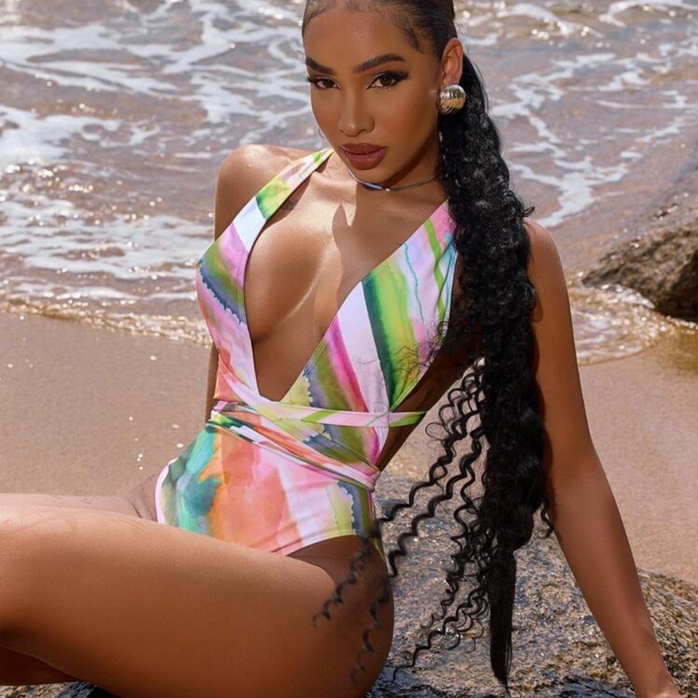 Women's Ombre Gradient Print Criss-Cross Tied-Up Plunging One-Piece Swimsuit